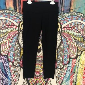 black capri athletic leggings
